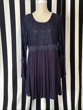 Lace Bodice Long Sleeve Mini Dress in Navy